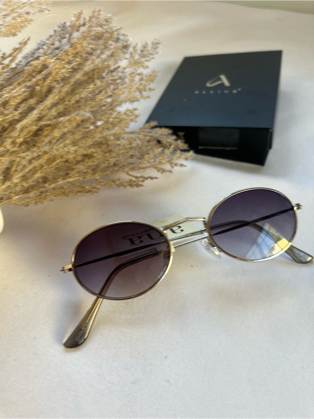 ana new Round Gold Frame modern Sunglasses with Purple Gradient Lenses